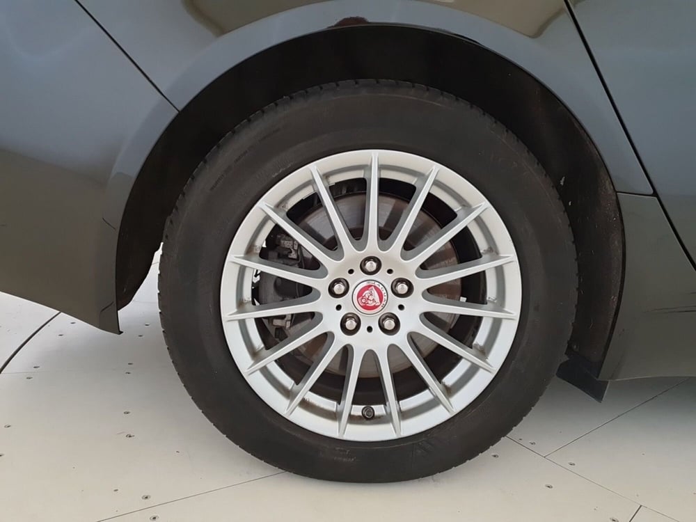 Jaguar XF usata a Monza e Brianza (9)