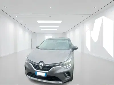 Renault Captur Full Hybrid E-Tech 145 CV Intens del 2021 usata a Latina