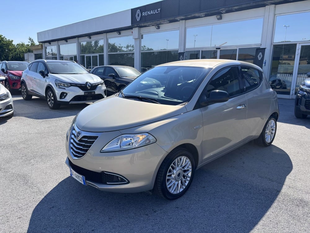 Lancia Ypsilon usata a Ancona