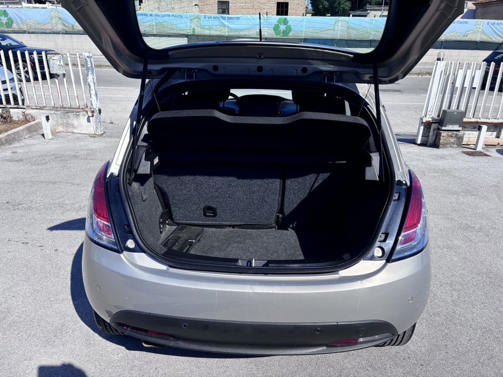 Lancia Ypsilon usata a Ancona (11)