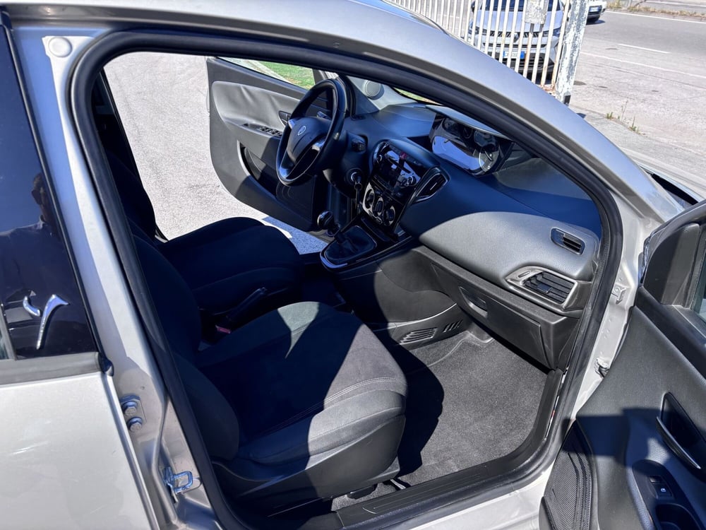 Lancia Ypsilon usata a Ancona (13)