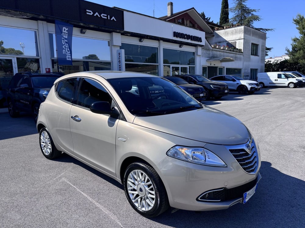 Lancia Ypsilon usata a Ancona (3)