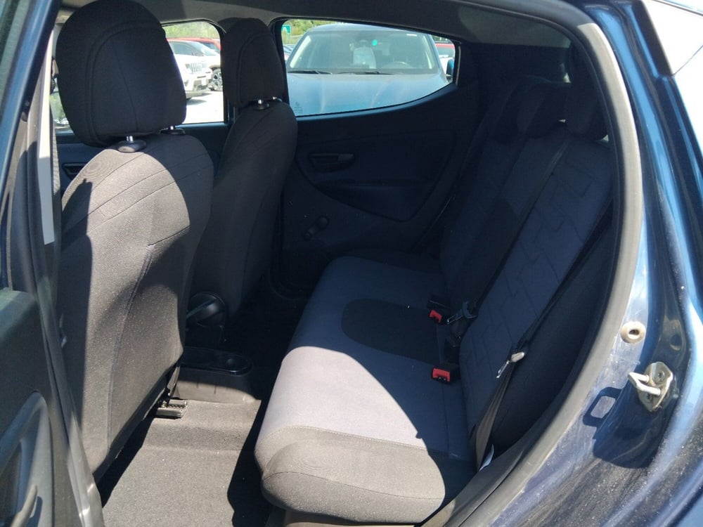 Lancia Ypsilon usata a Roma (12)