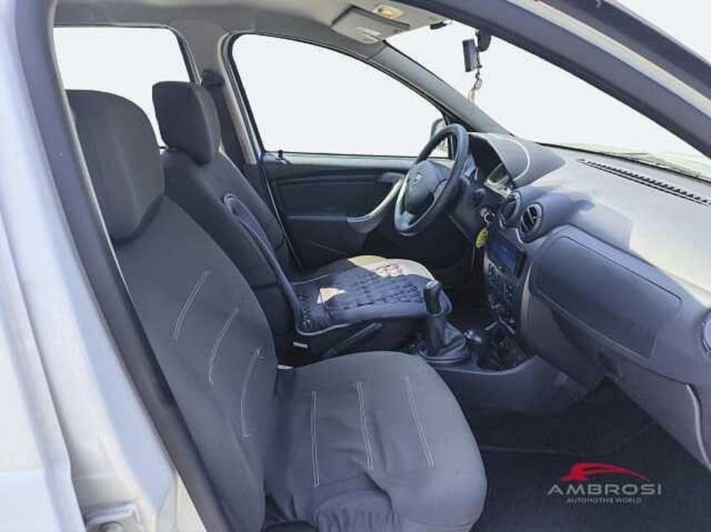 Dacia Duster usata a Viterbo (11)
