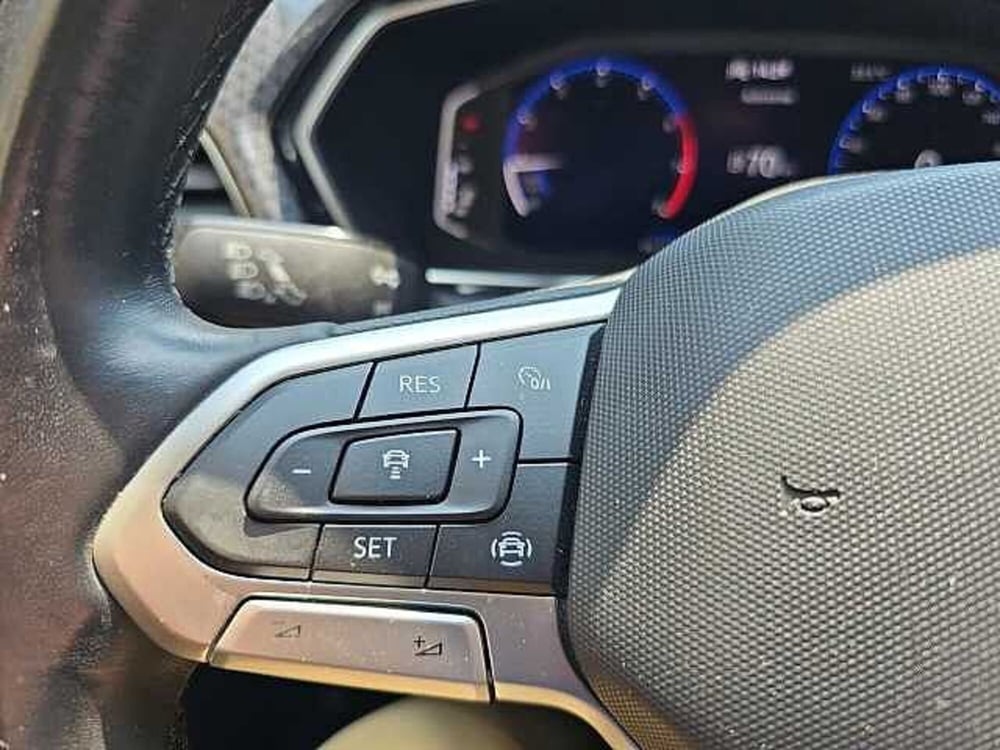 Volkswagen T-Cross usata a Lecco (16)
