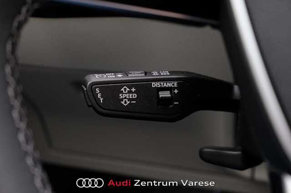 Audi Q8 Sportback nuova a Varese (12)