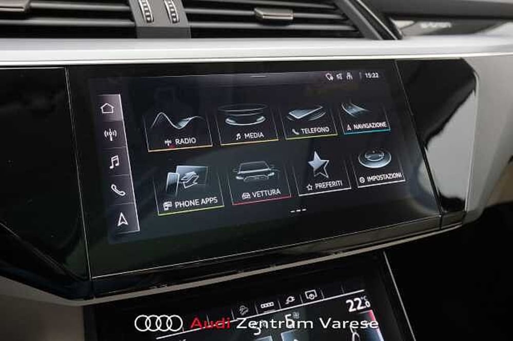 Audi Q8 Sportback nuova a Varese (13)