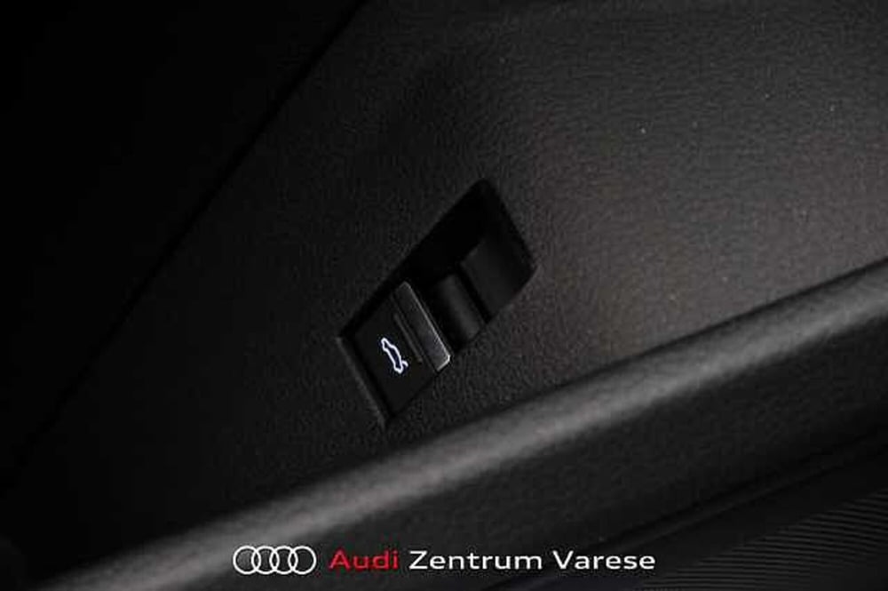 Audi Q8 Sportback nuova a Varese (16)
