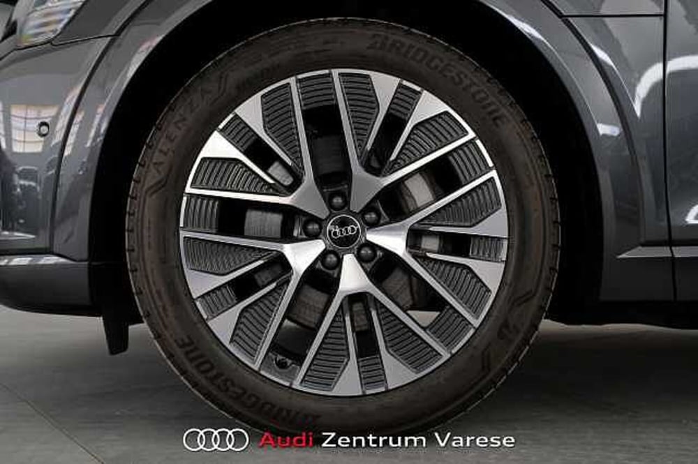 Audi Q8 Sportback nuova a Varese (3)