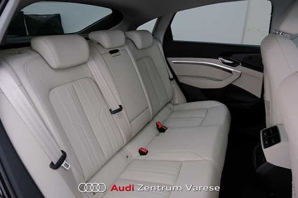 Audi Q8 Sportback nuova a Varese (8)