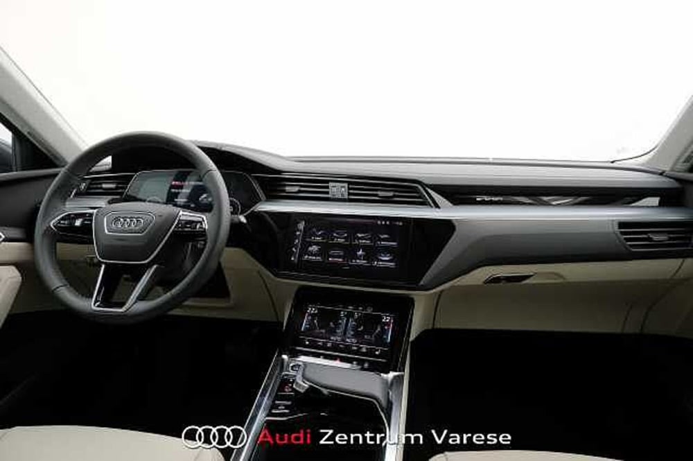 Audi Q8 Sportback nuova a Varese (9)