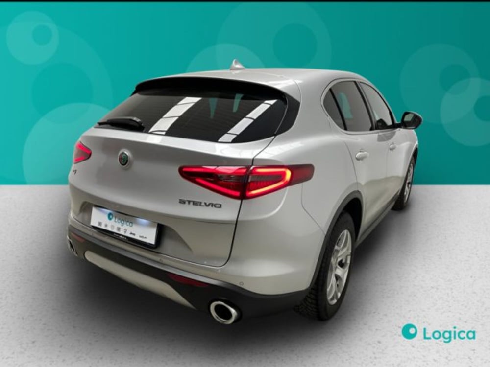 Alfa Romeo Stelvio usata a Biella (9)
