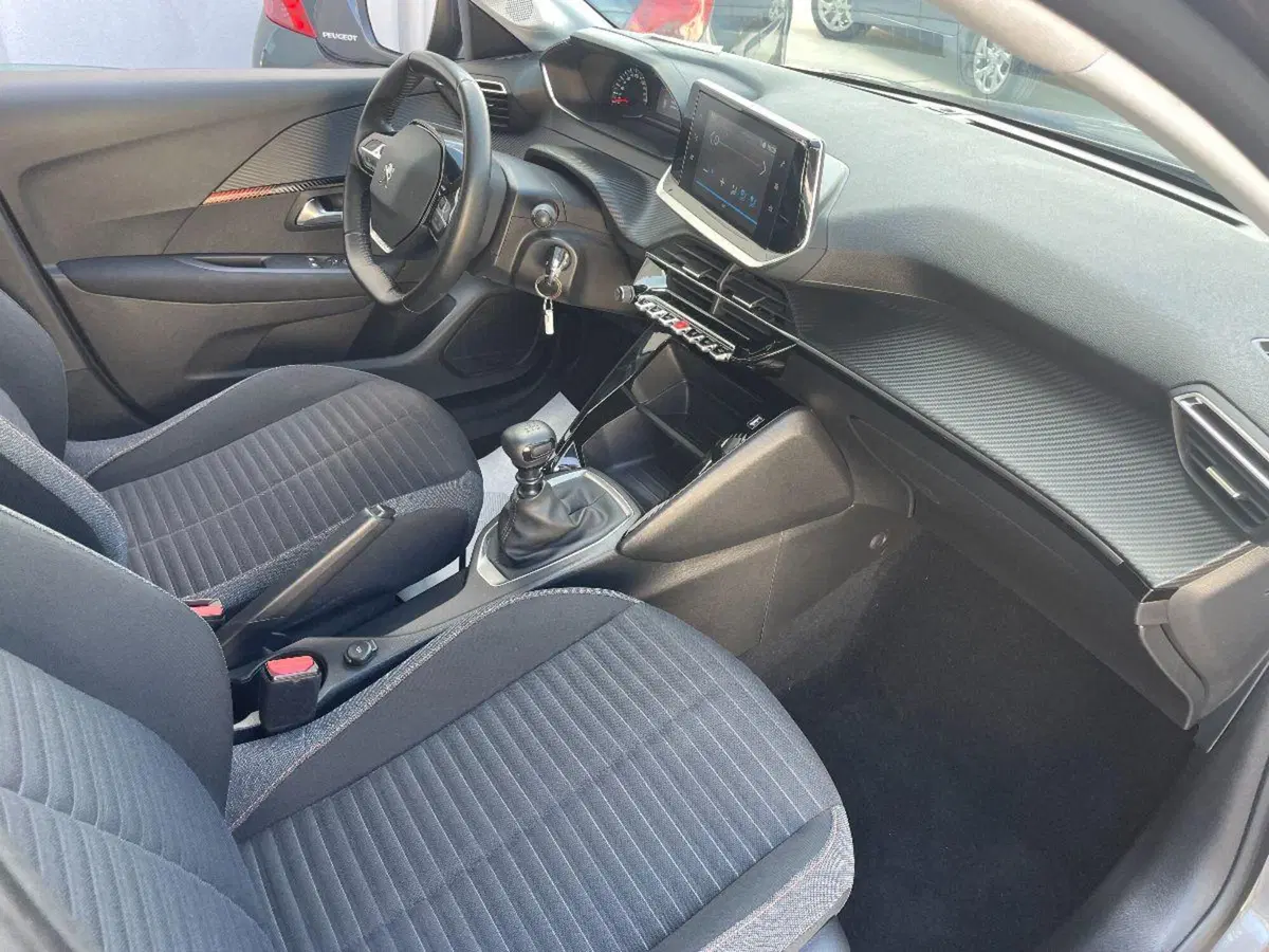 Peugeot 208 usata a Lecce (16)