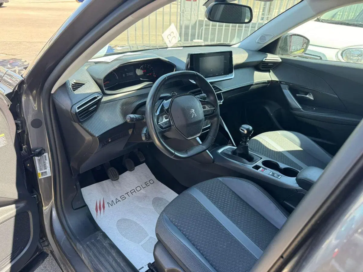 Peugeot 2008 usata a Lecce (18)
