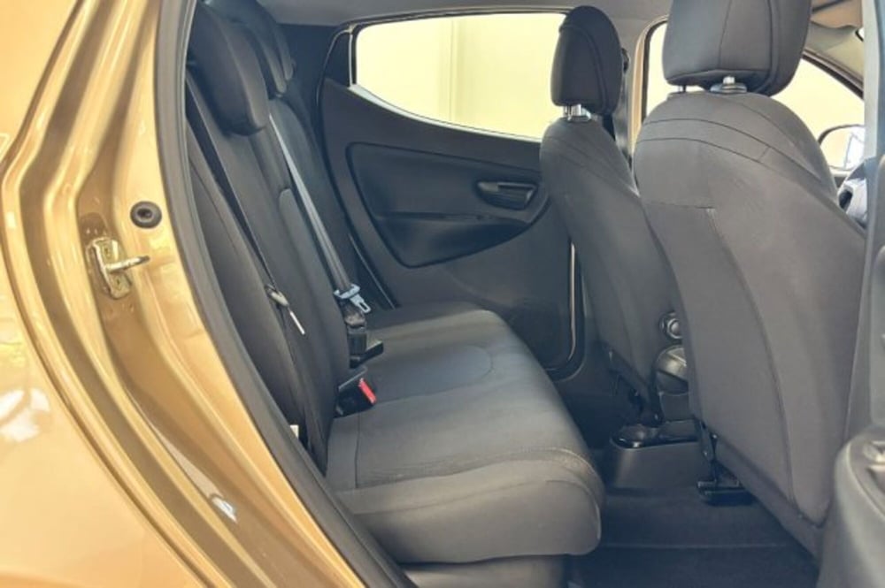 Lancia Ypsilon usata a Latina (10)