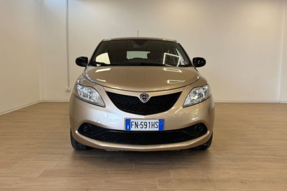 Lancia Ypsilon usata a Latina (2)