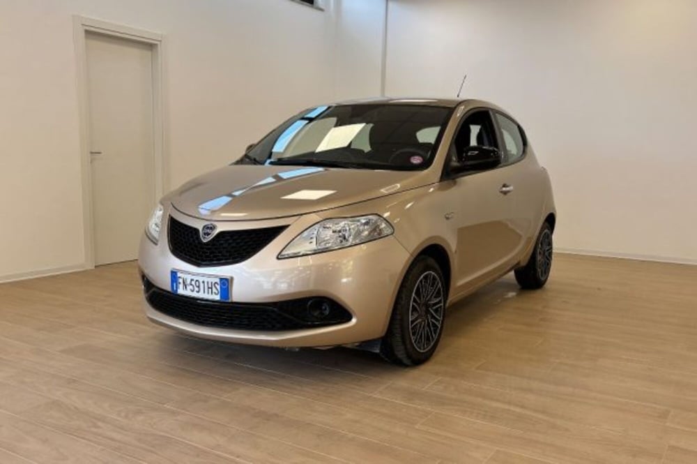 Lancia Ypsilon usata a Latina (3)
