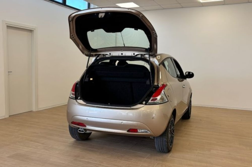 Lancia Ypsilon usata a Latina (7)