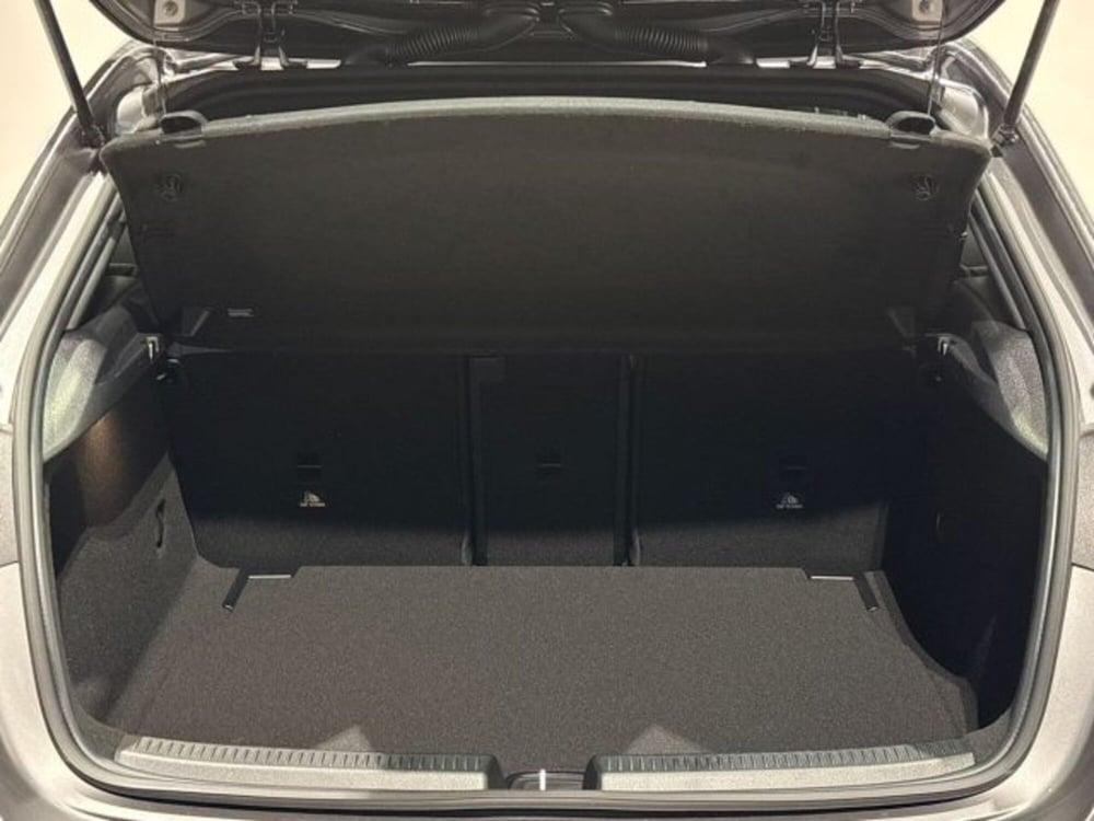 Mercedes-Benz Classe A Sedan nuova a Bologna (7)