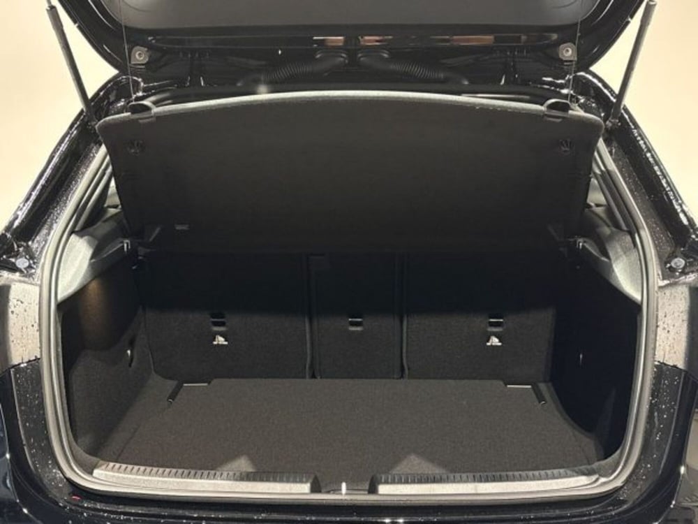 Mercedes-Benz Classe A Sedan nuova a Bologna (7)