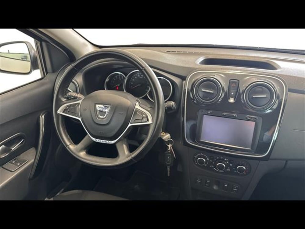 Dacia Sandero usata a Viterbo (11)