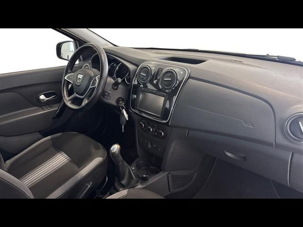 Dacia Sandero usata a Viterbo (7)