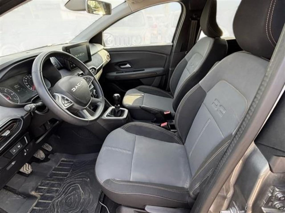 Dacia Jogger usata a Livorno (9)