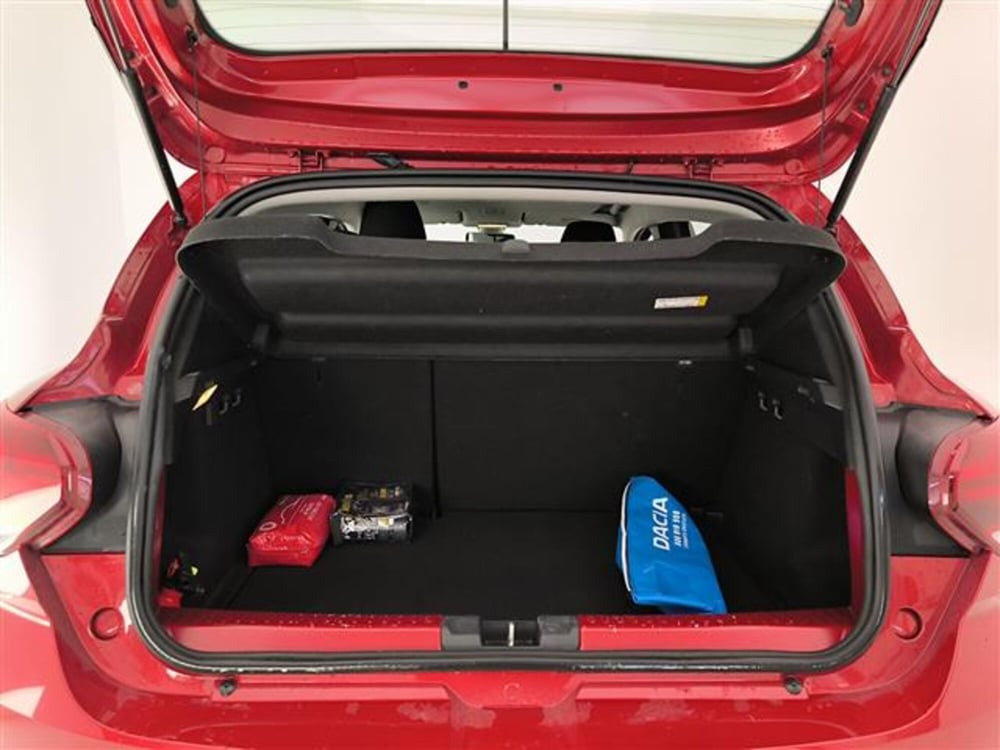 Dacia Sandero usata a Milano (14)