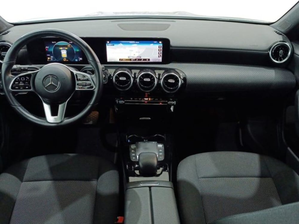 Mercedes-Benz CLA Shooting Brake usata a Catania (7)