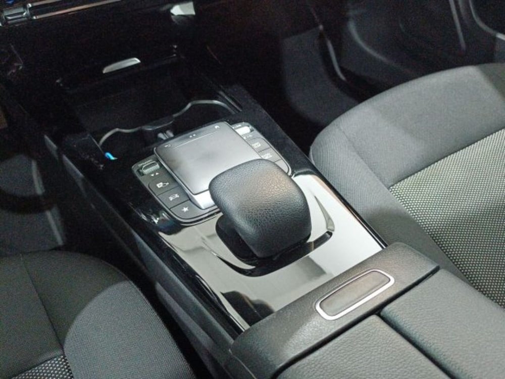 Mercedes-Benz CLA Shooting Brake usata a Catania (8)