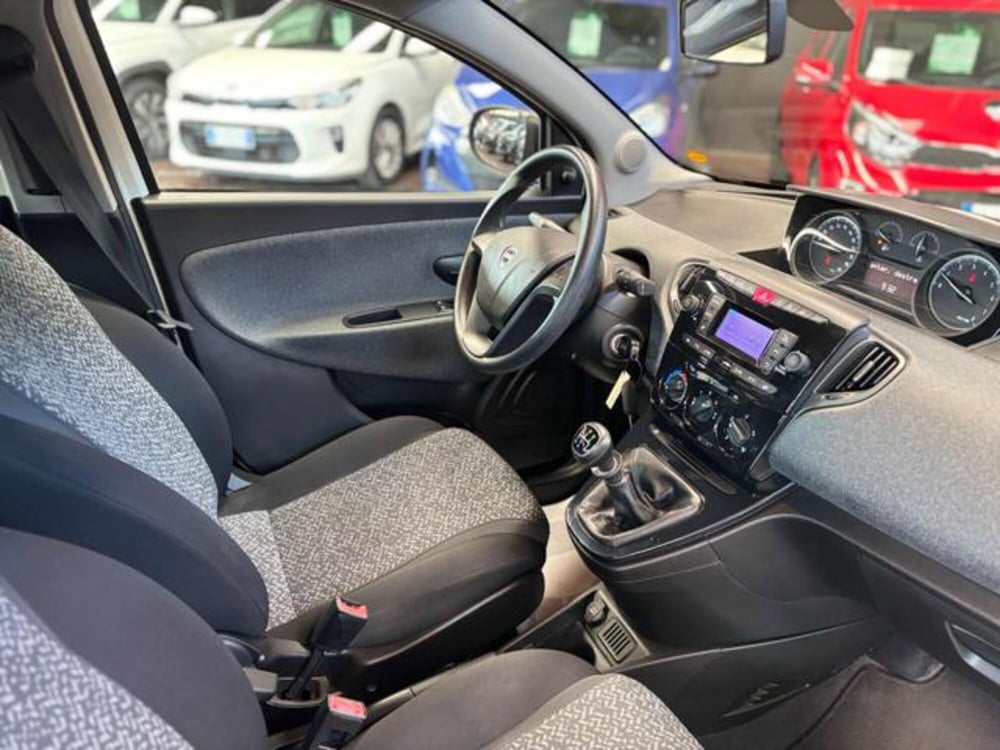 Lancia Ypsilon usata a Pesaro-Urbino (7)