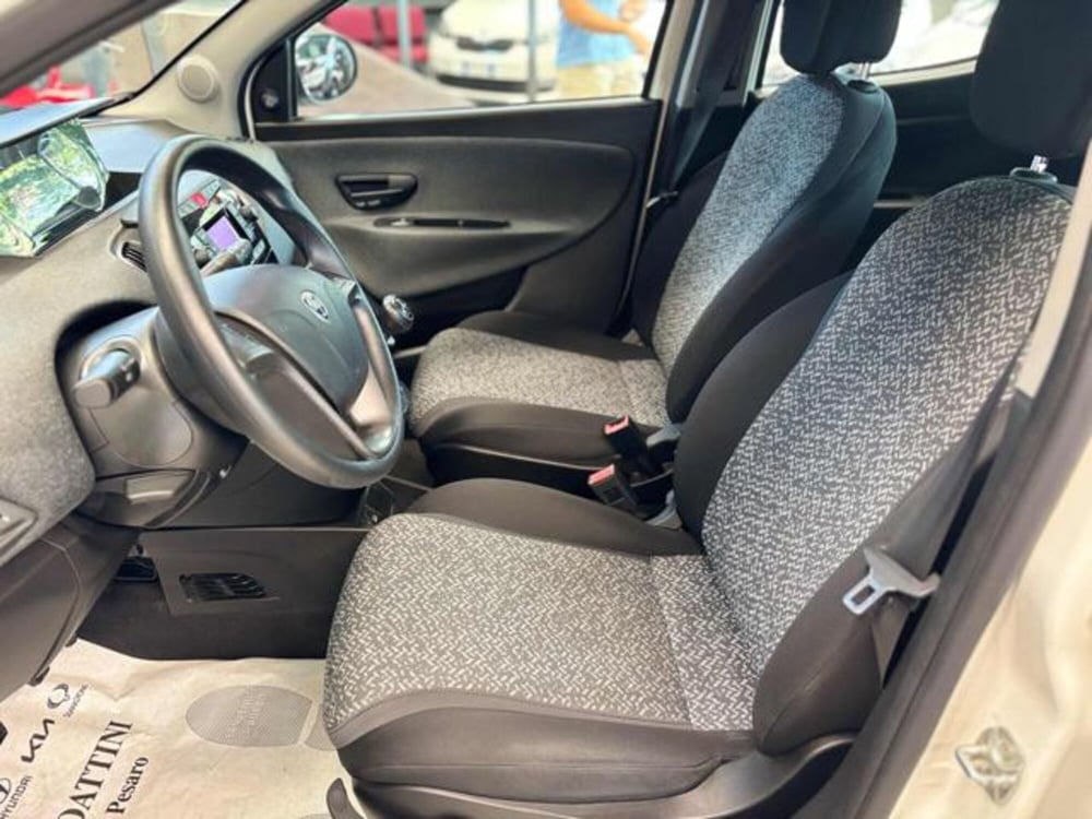Lancia Ypsilon usata a Pesaro-Urbino (9)