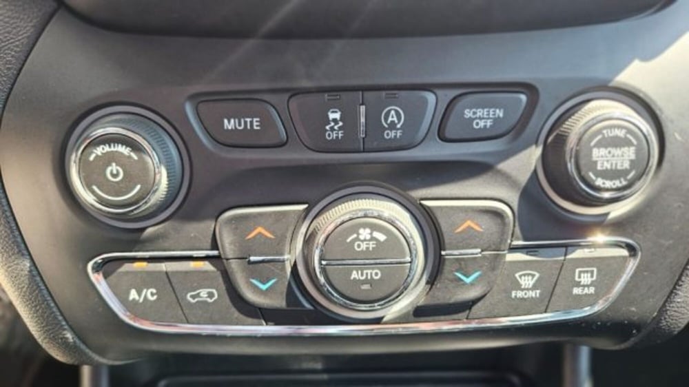 Jeep Cherokee usata a Lucca (9)