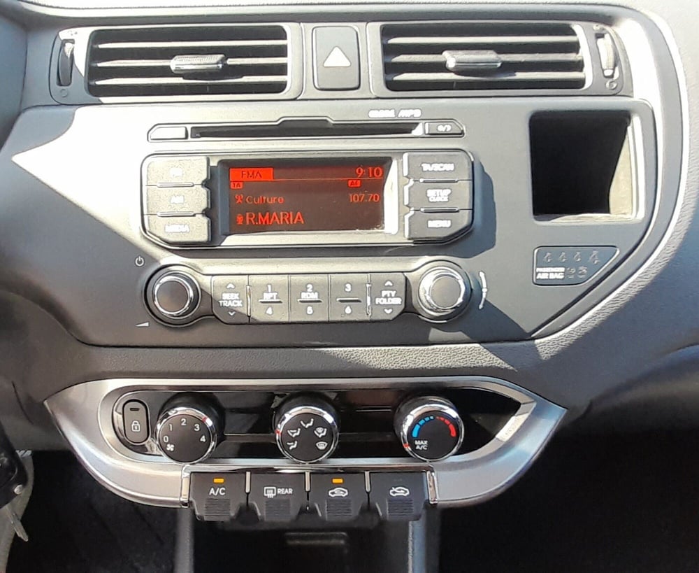 Kia Rio usata a Cosenza (11)