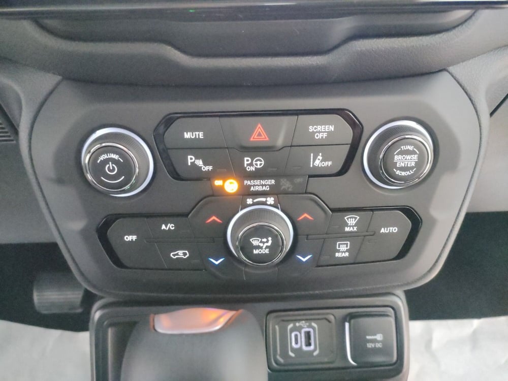Jeep Renegade nuova a L'Aquila (20)
