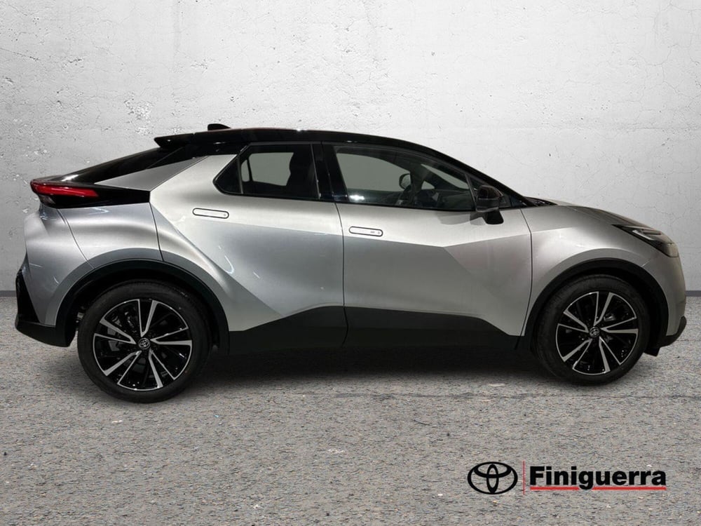 Toyota Toyota C-HR nuova a Lecco (5)