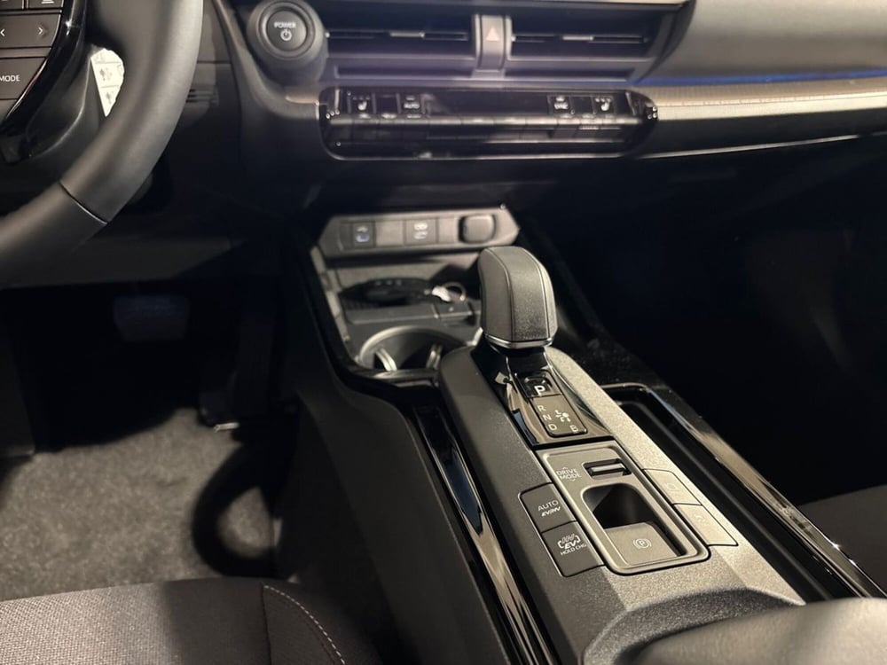 Toyota Prius nuova a Lecco (14)