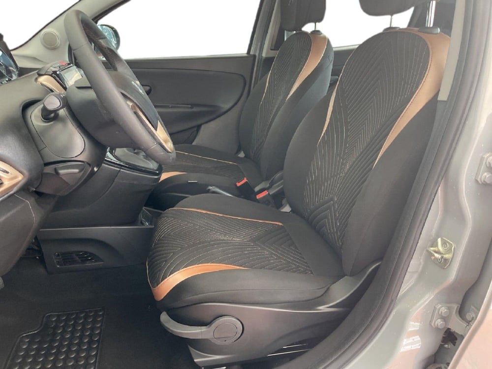 Lancia Ypsilon usata a Torino (10)