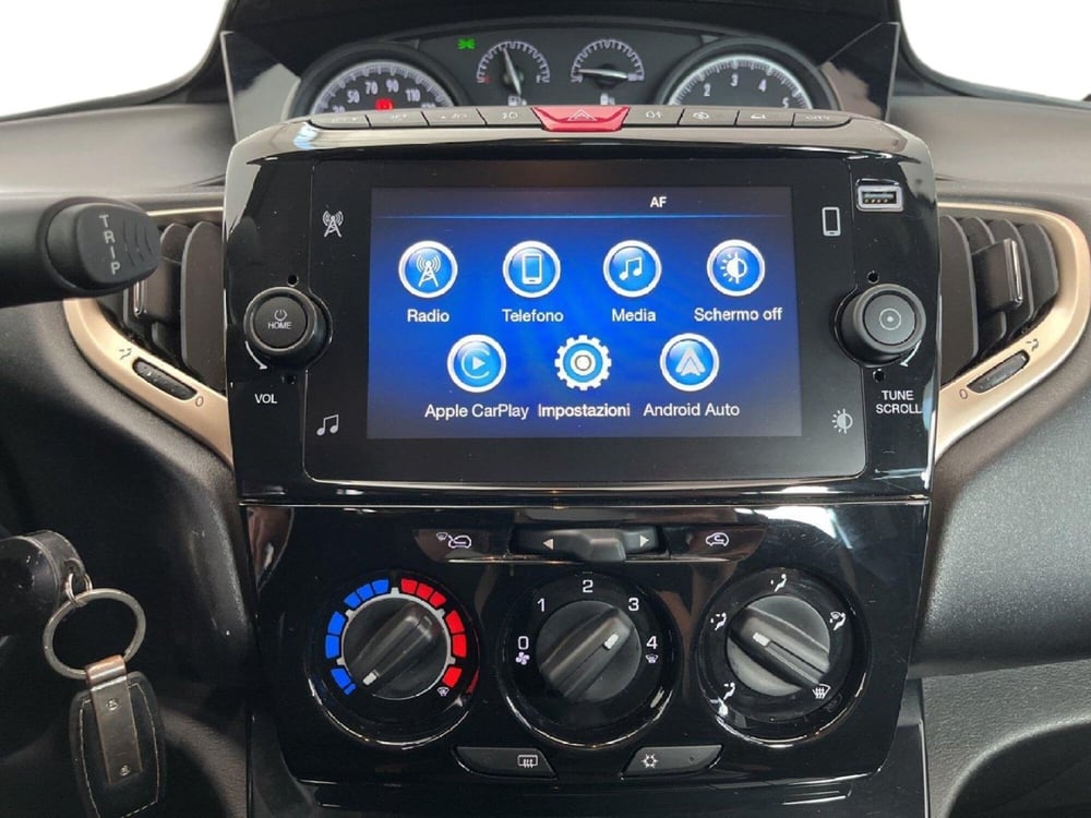 Lancia Ypsilon usata a Torino (14)