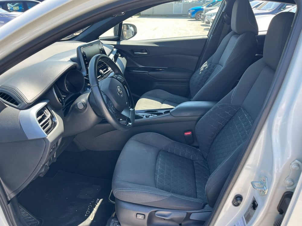 Toyota Toyota C-HR usata a Milano (12)