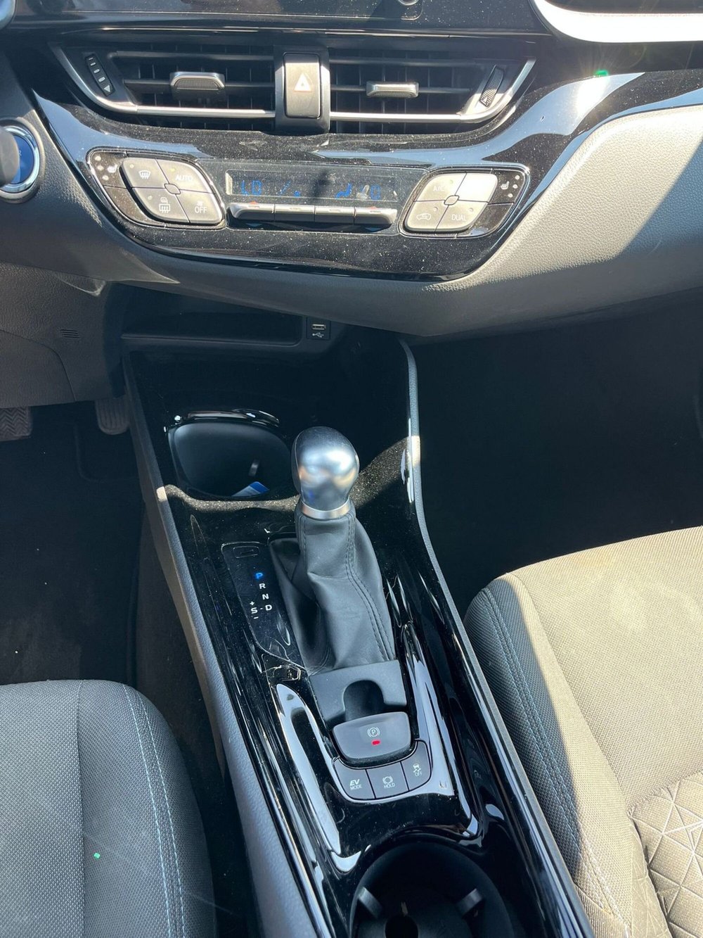 Toyota Toyota C-HR usata a Milano (18)