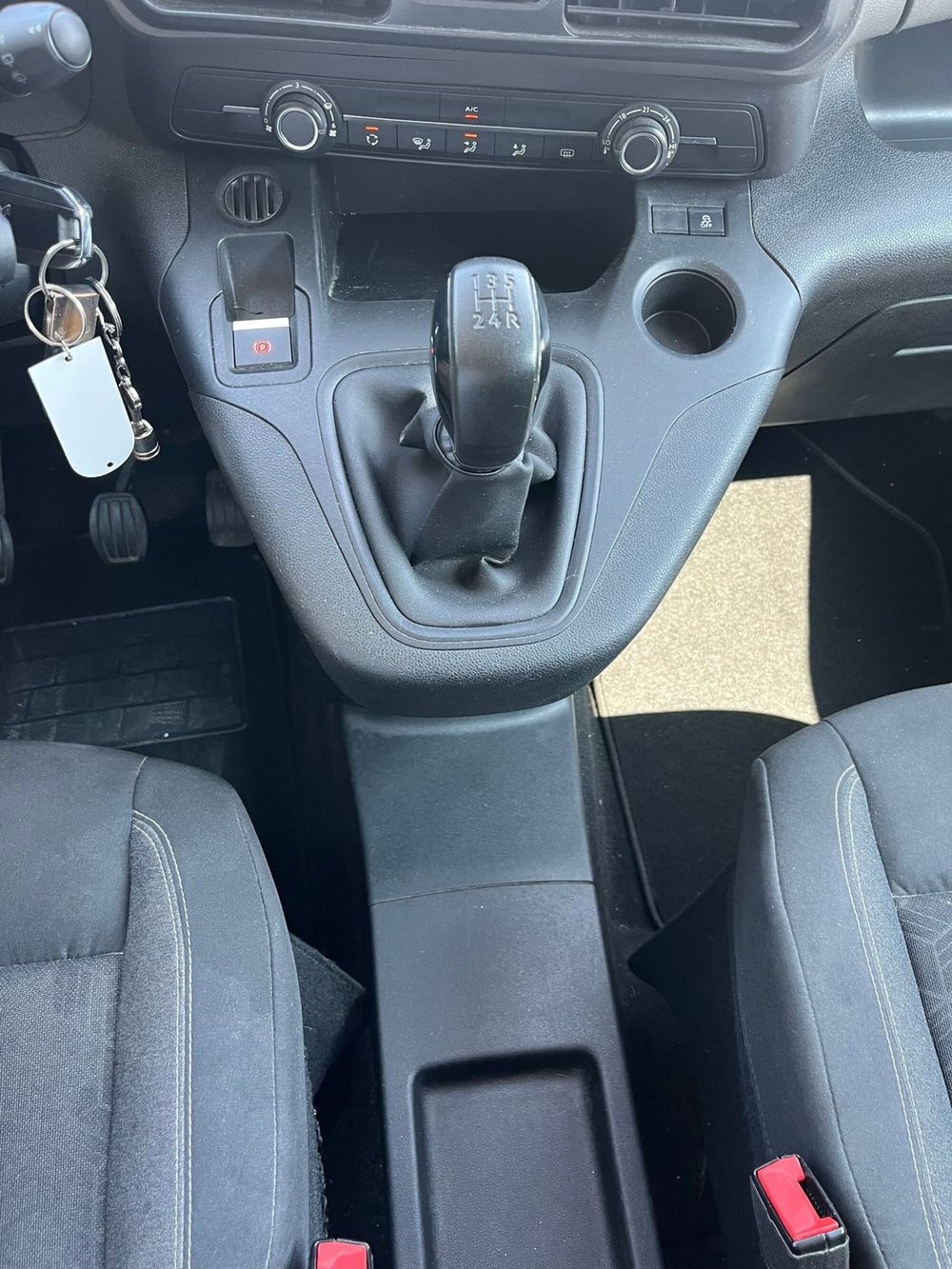 Peugeot Rifter usata a Milano (17)
