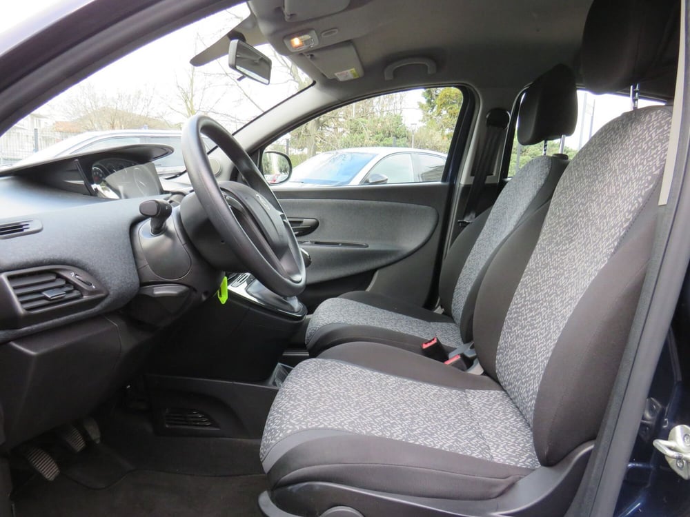 Lancia Ypsilon usata a Monza e Brianza (7)