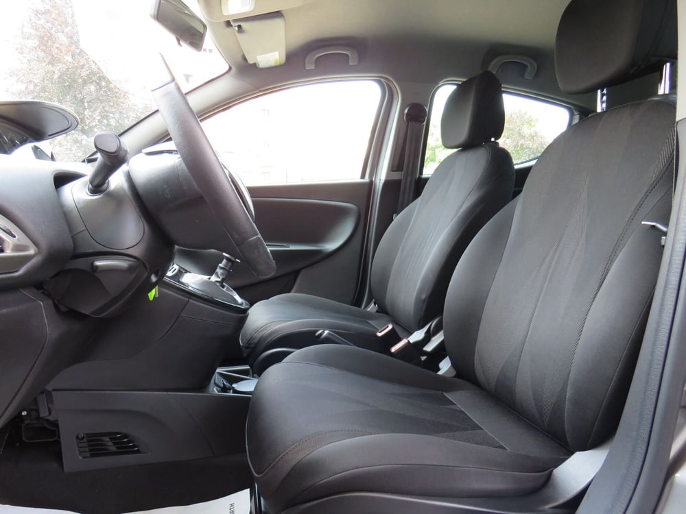 Lancia Ypsilon usata a Monza e Brianza (7)