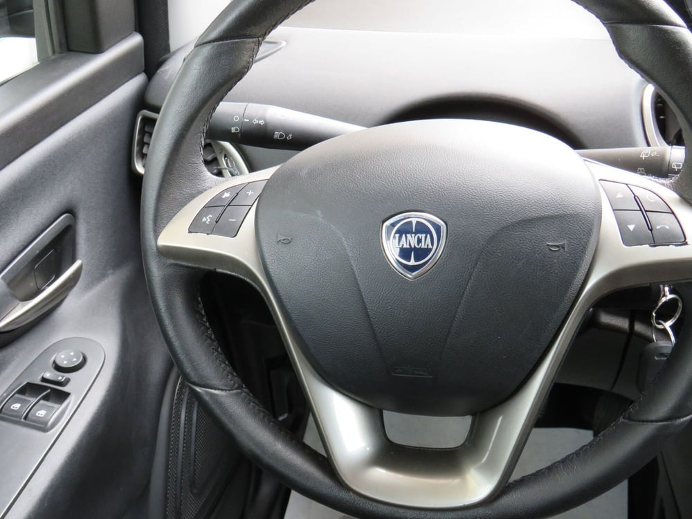 Lancia Ypsilon usata a Monza e Brianza (8)