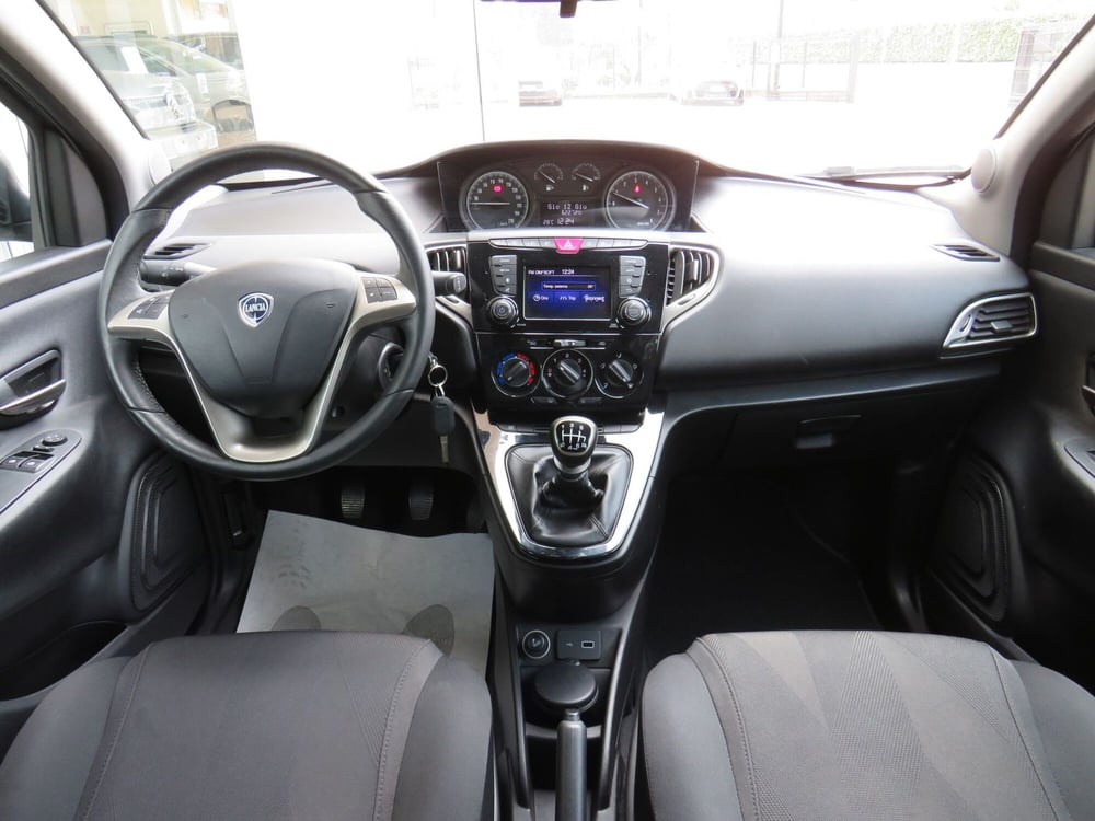 Lancia Ypsilon usata a Monza e Brianza (9)
