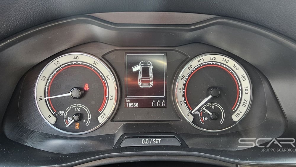 Skoda Kamiq usata a Livorno (18)