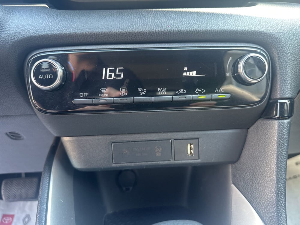 Toyota Yaris usata a Napoli (8)