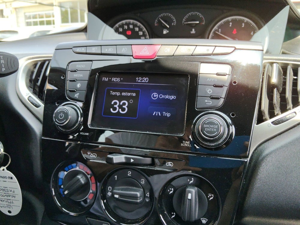 Lancia Ypsilon usata a Pescara (15)