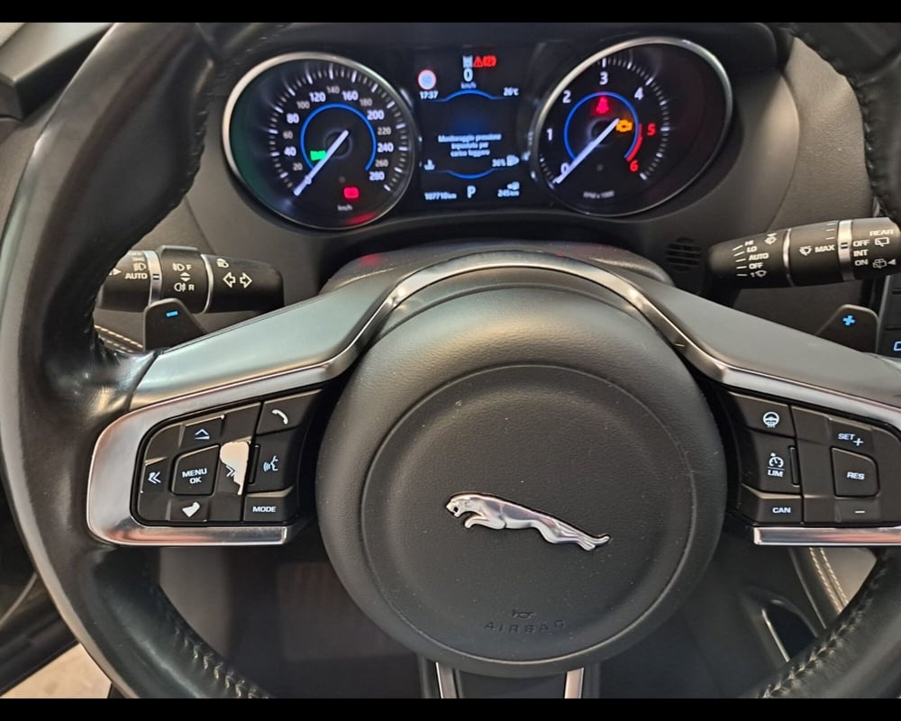 Jaguar F-Pace usata a Arezzo (13)